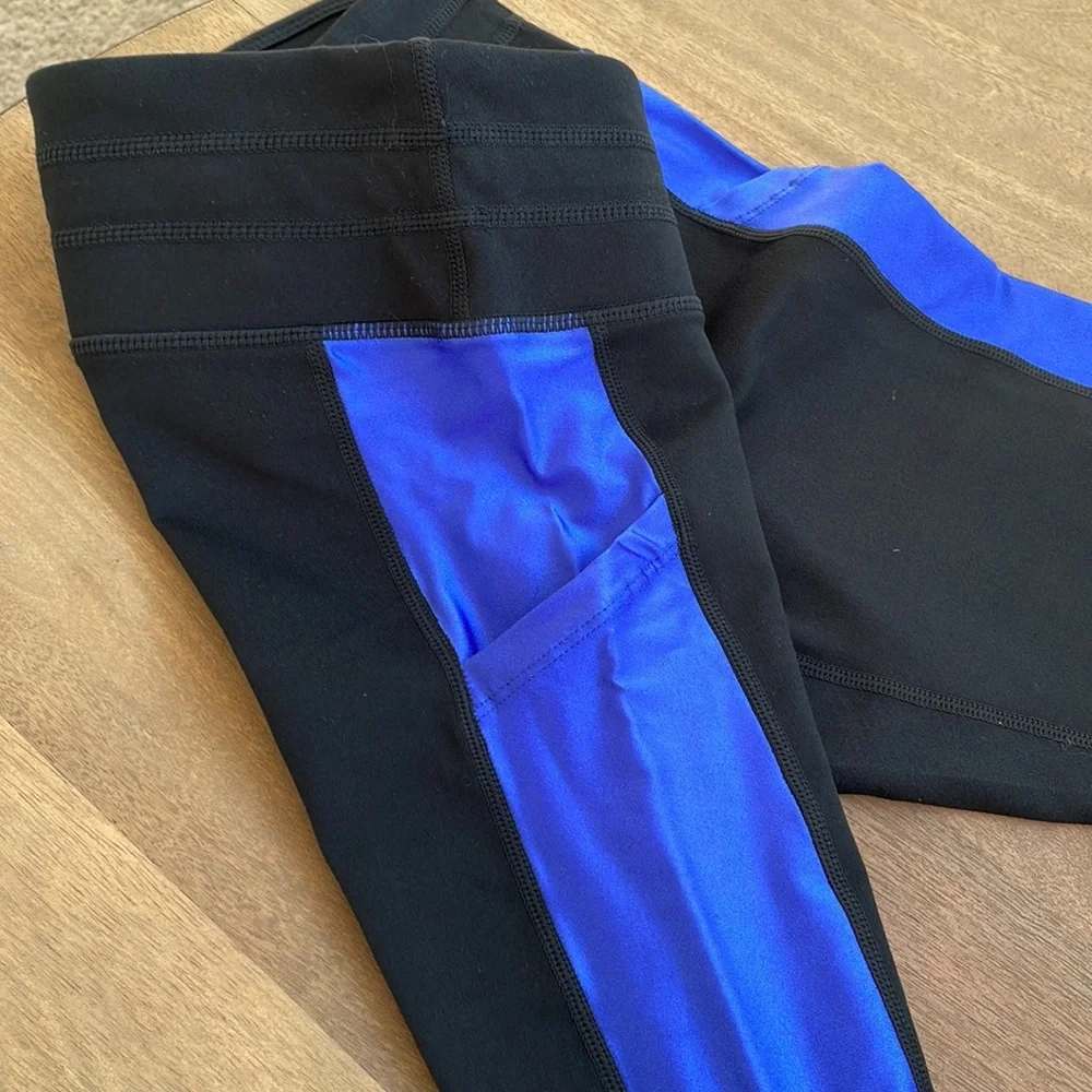 Fabletics Powerhold Black w Blue Stripe 7/8 Legging - Picture 5 of 9
